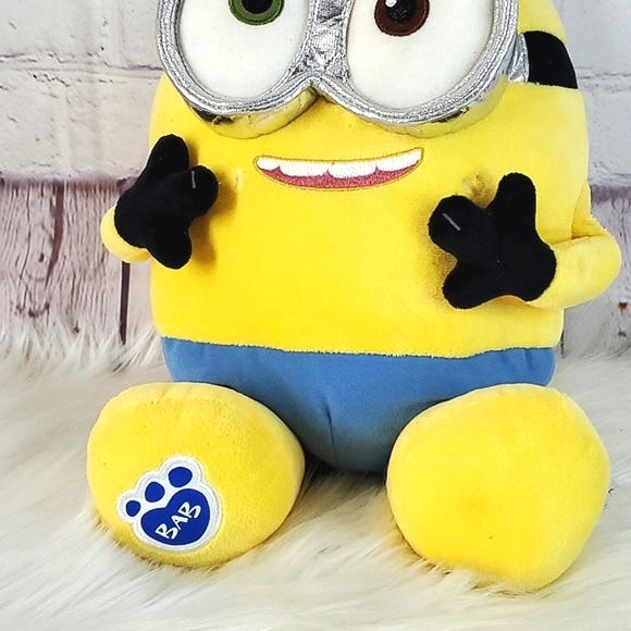 Build-a-Bear Princess Minion Illumination Entertainment Stuffed Plush Animal Toy - Picture 4 of 17
